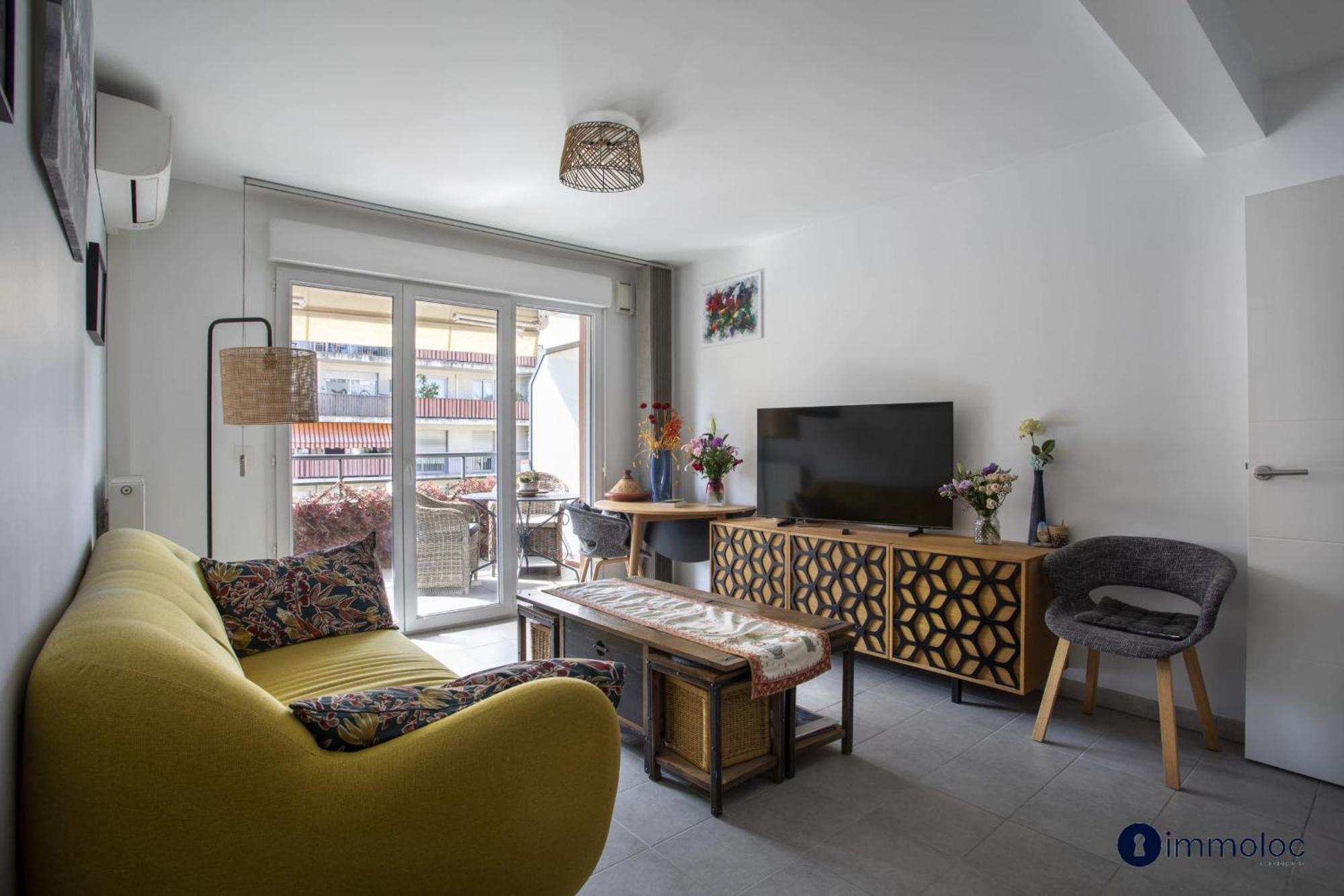 Air-conditioned Near Liberation District Apartment